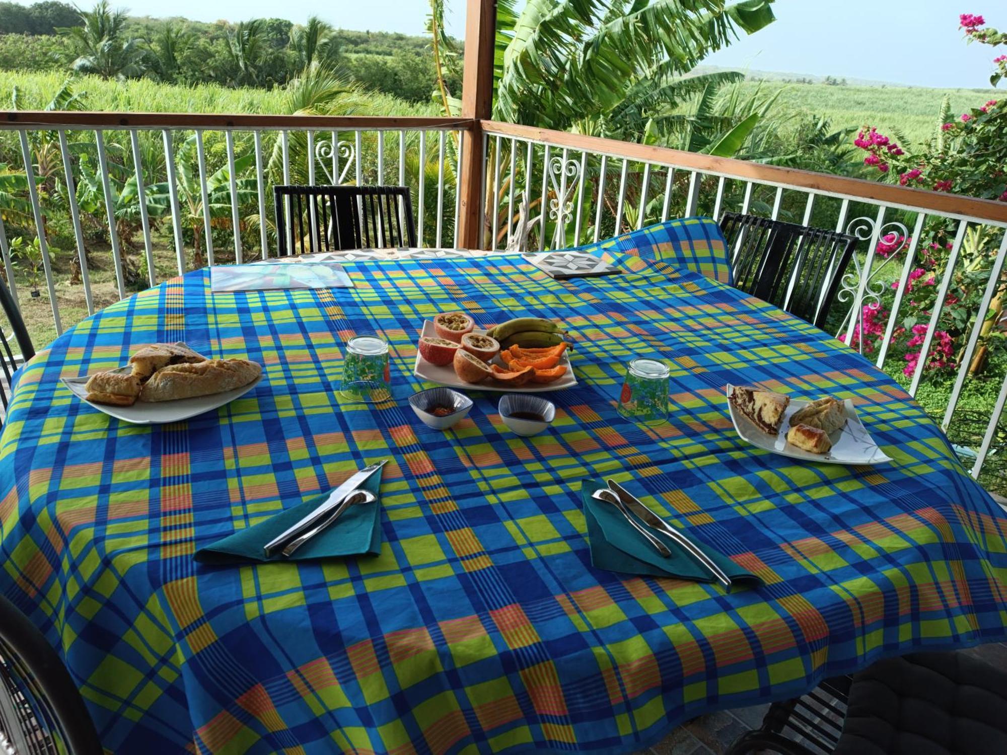Kaz A Klemence Gite Creole Avec Piscine Et Table Dhotes A Anse Bertrand エクステリア 写真